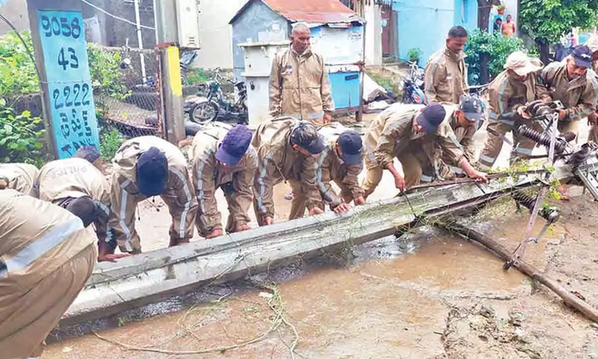 Police Conduct Flood Relief Operations