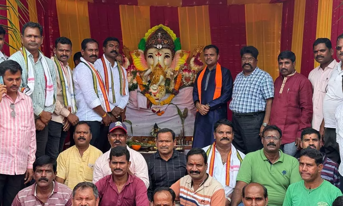 SP Gaikwad Attends Ganesh Puja Ceremony