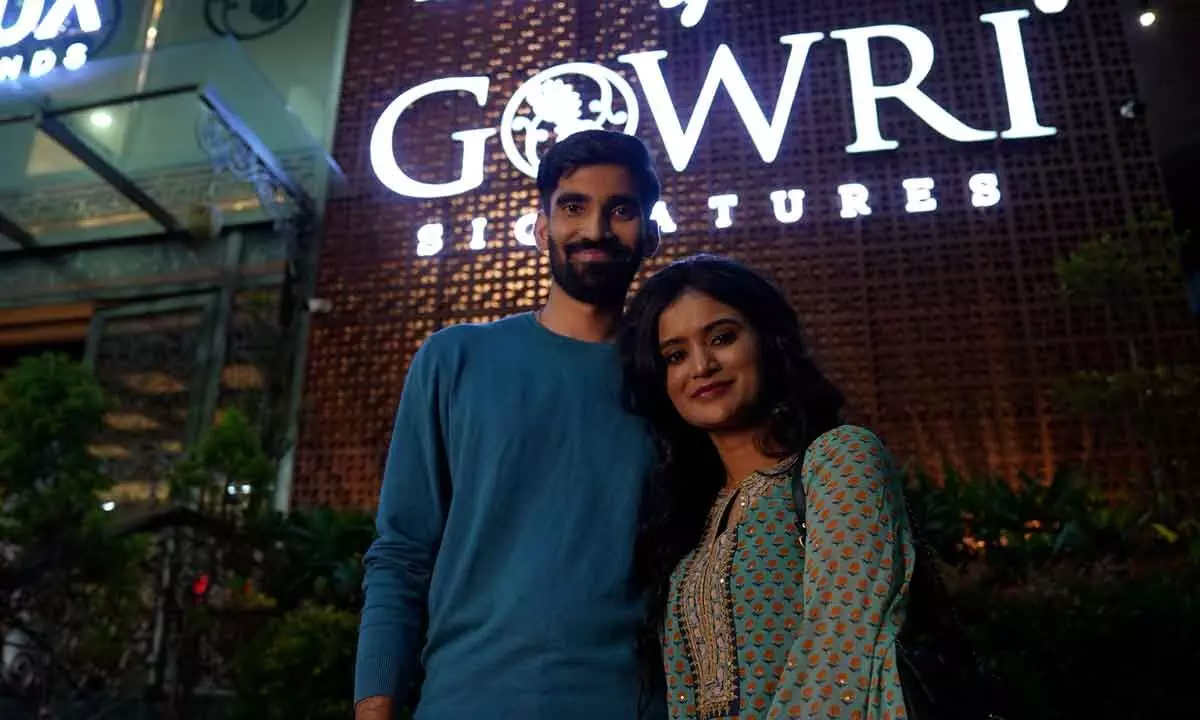 Srikanth Kidambi and Shravya Varma, Celebrity Couple, Visit Gowri Signatures Store