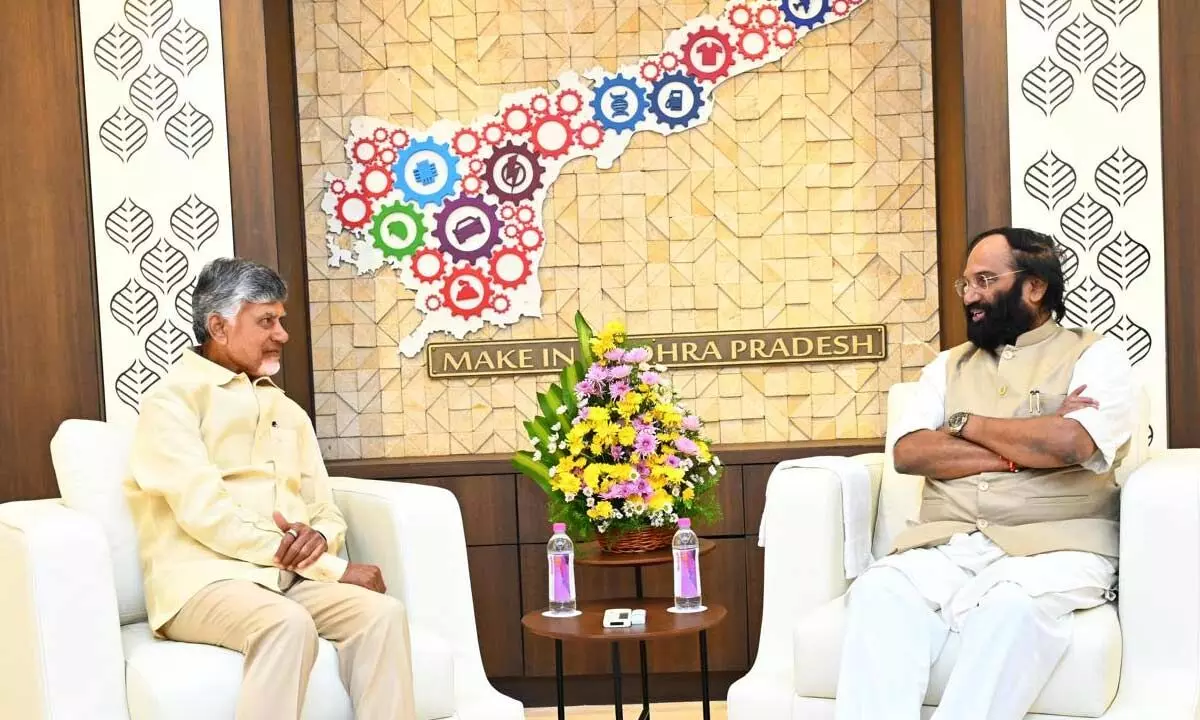 Telangana Minister Uttam Kumar Reddy Meets Chandrababu to Discuss Flood Situation