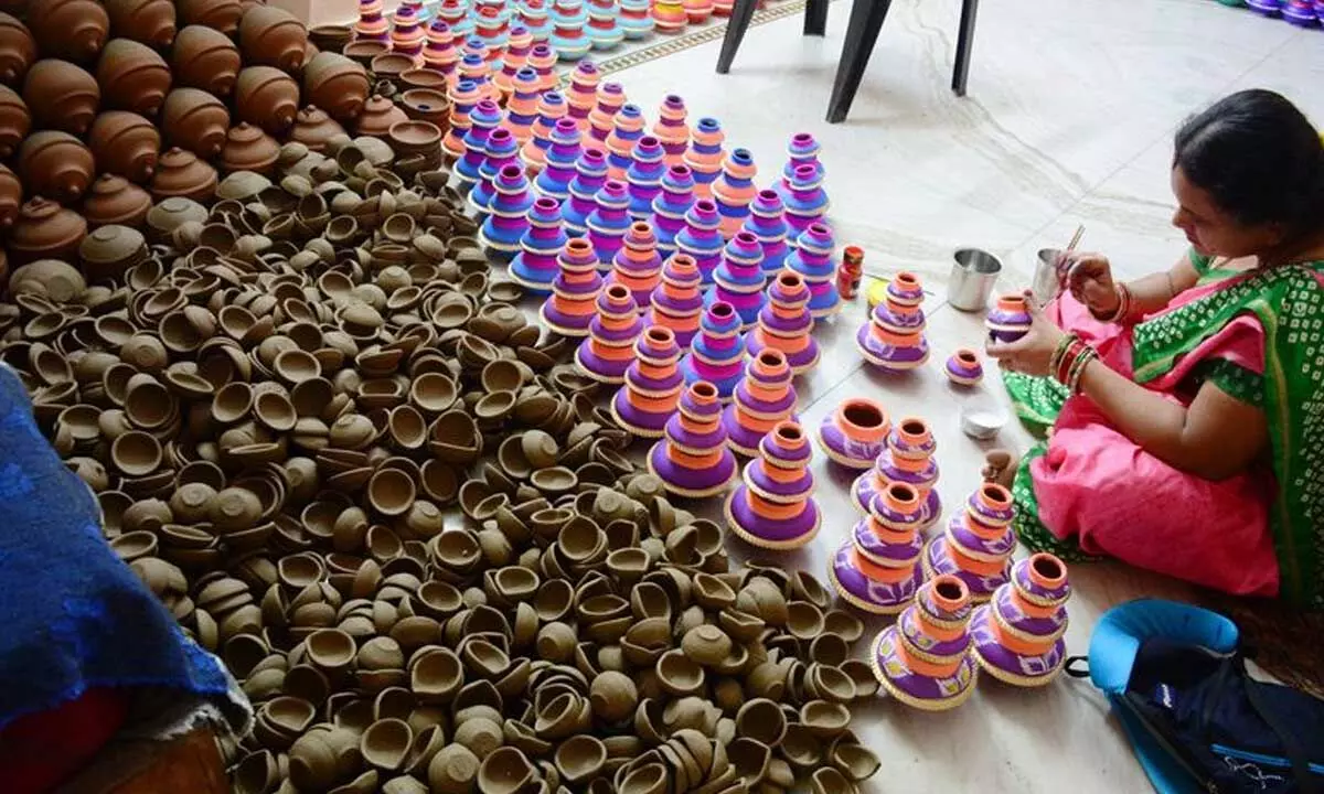 Diya Makers Face Gloomy Diwali