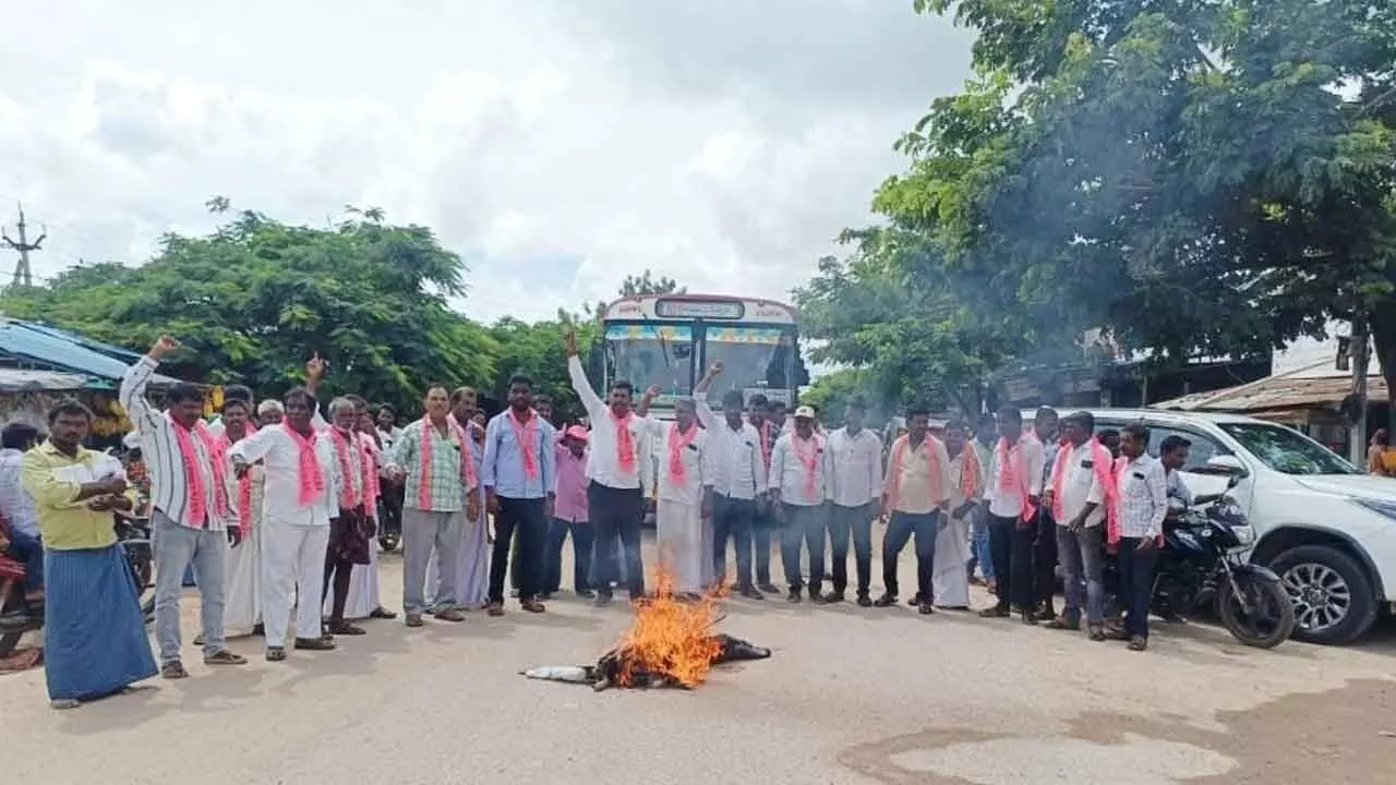 Gadwal: BRS Leaders Head Farmers' Protests