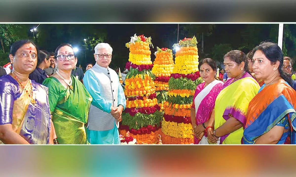 Governor and spouse take part in Bathukamma celebrations