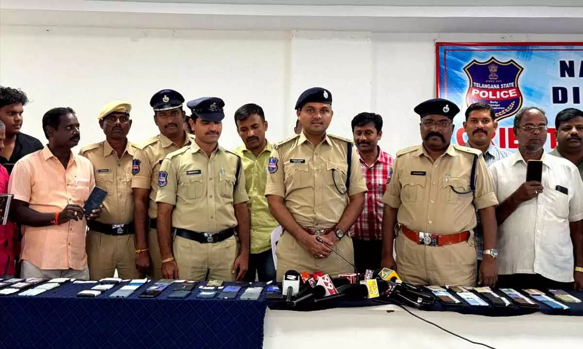 Nagarkurnool SP Gaikwad Hands Over 105 Recovered Phones to Their Owners