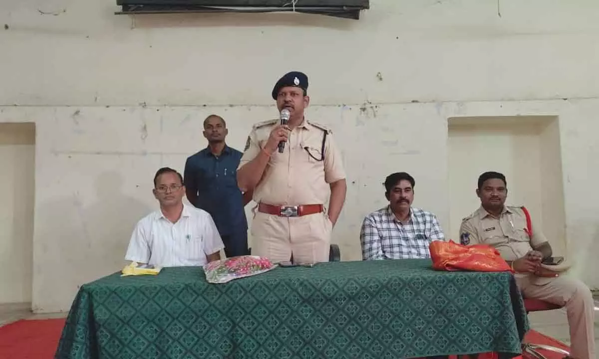 Wanaparthy SP Urges Youth to Avoid Harmful Habits