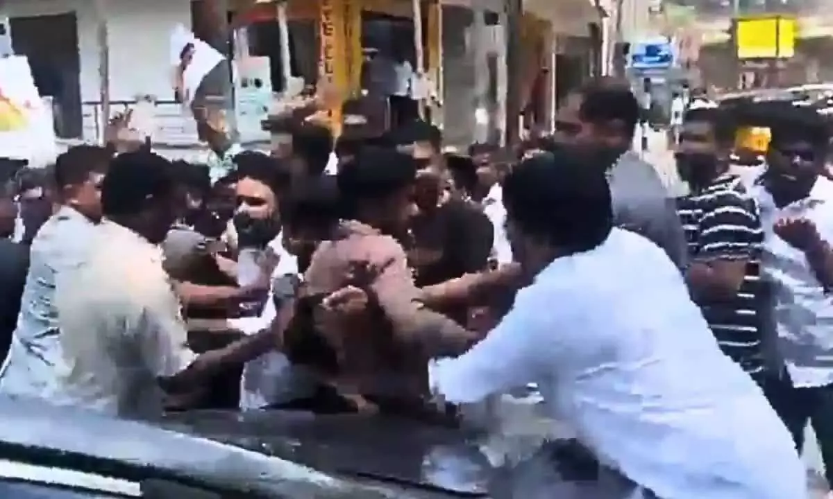 Youth Congress Leaders Halt KTR's Convoy