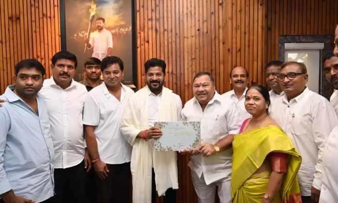 BC Leader Kasani Gnaneshwar Mudiraj and Family Meet with Chief Minister Revanth Reddy