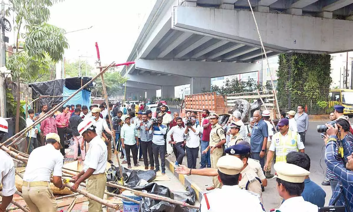 City police launch effort to remove footpath encroachments