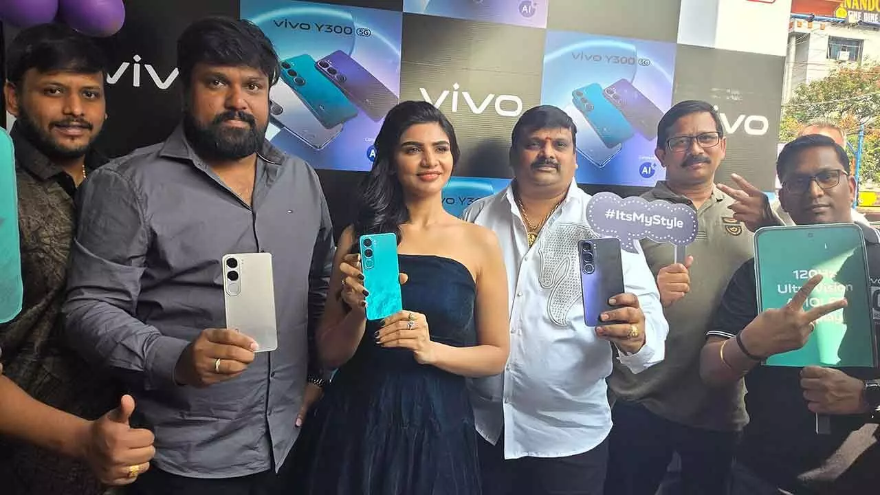 Jabardasth Varsha unveils Vivo Y300 5G phone in Hyderabad