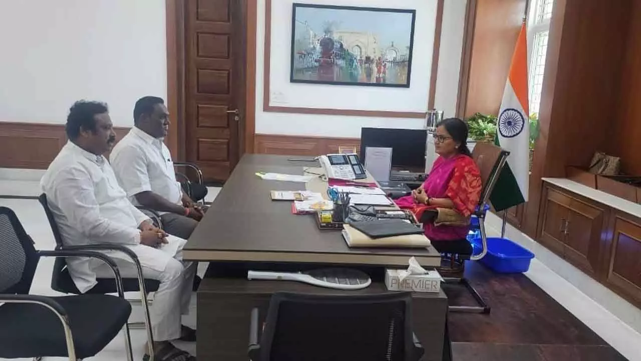 MLA Sriganesh discusses Cantt-GHMC merger with Chief Secretary Santhi Kumari