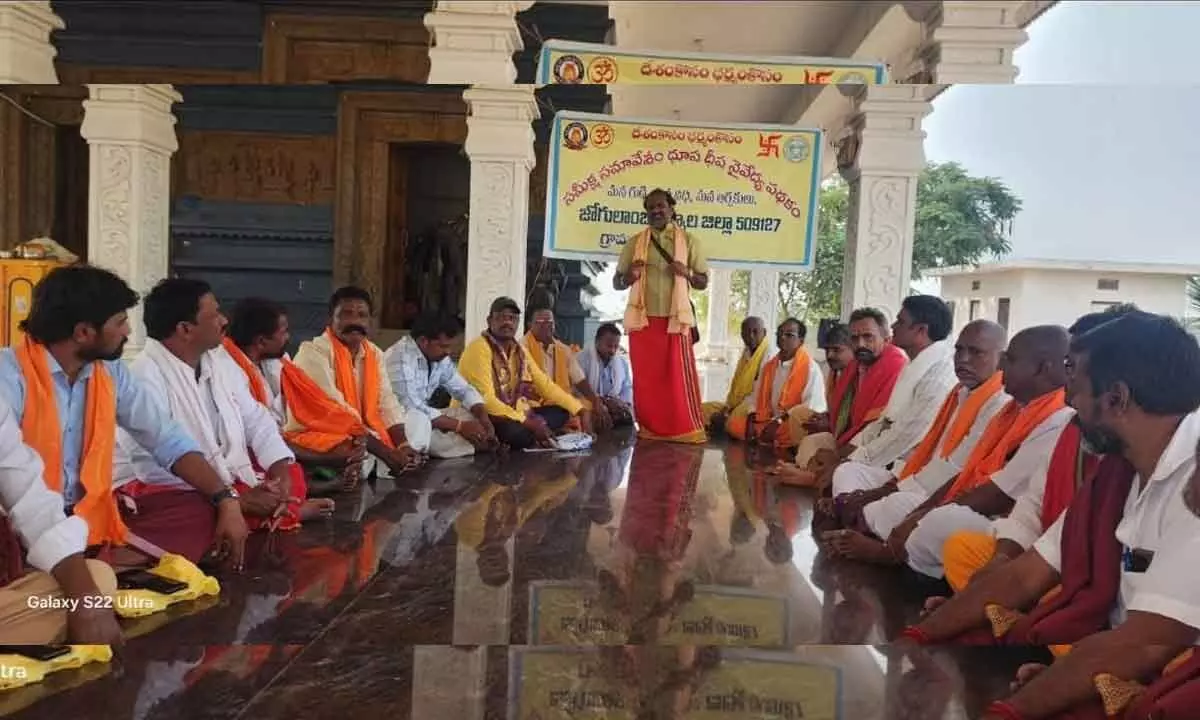 Priests' Welfare Demands Discussed at Archaka Maha Sabha in Jogulamba Gadwal