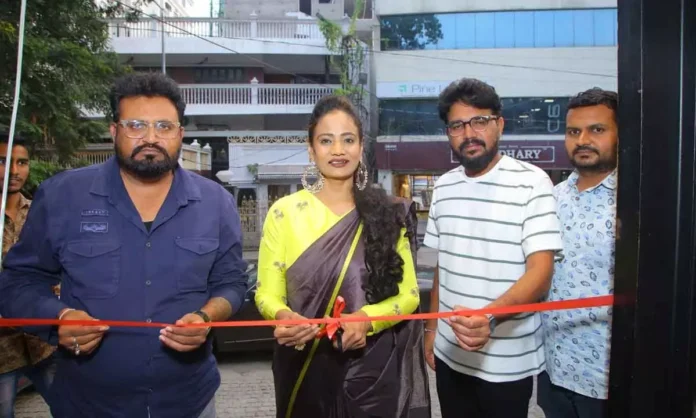 Sushila Bokadia Inaugurates D Sons Patola Art Exhibition at Banjara Hills