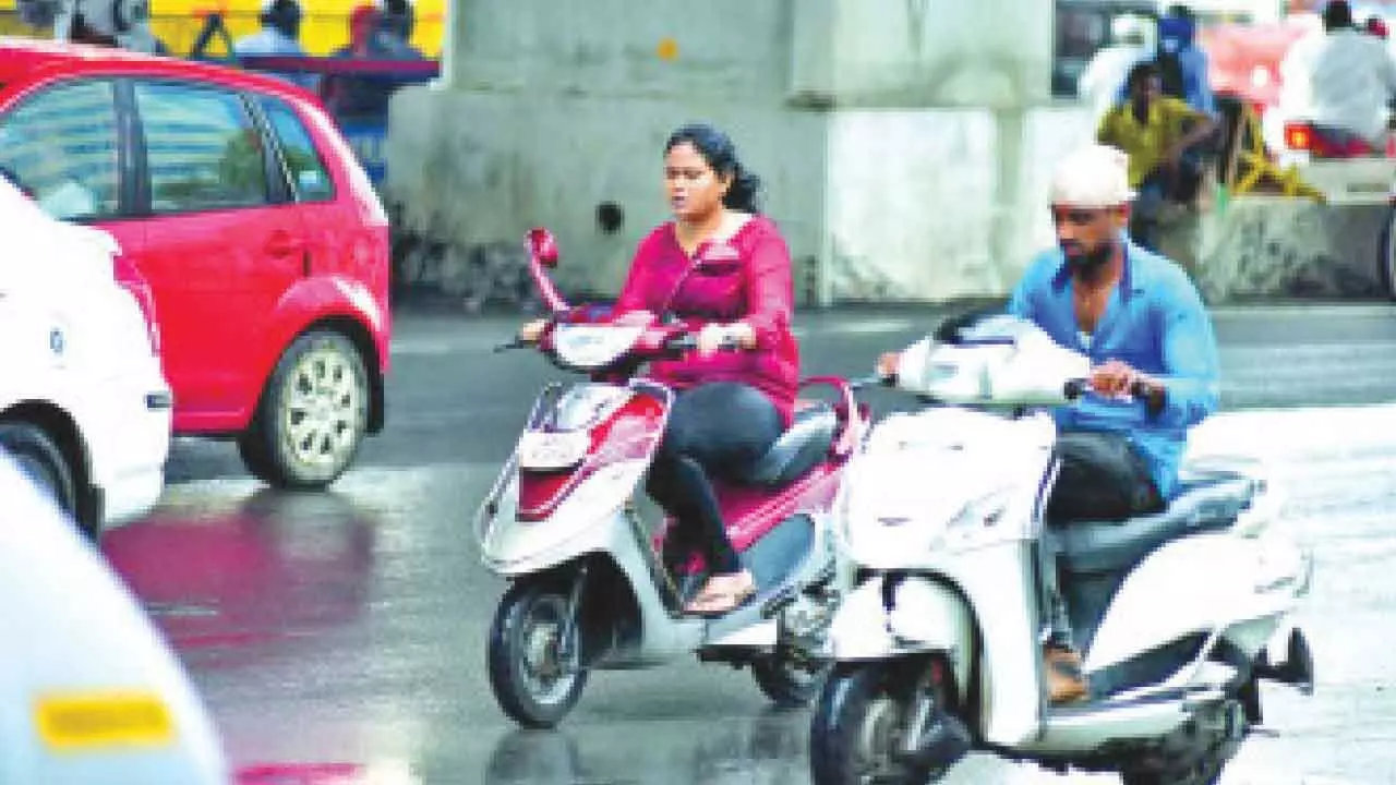 Traffic Police Crack Down on Reckless Drivers to Prevent Accidents