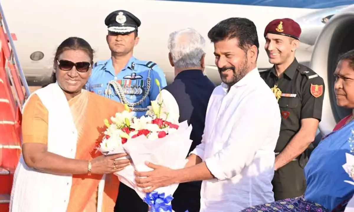 President Droupadi Murmu warmly welcomed at Hakimpet Air Force Station