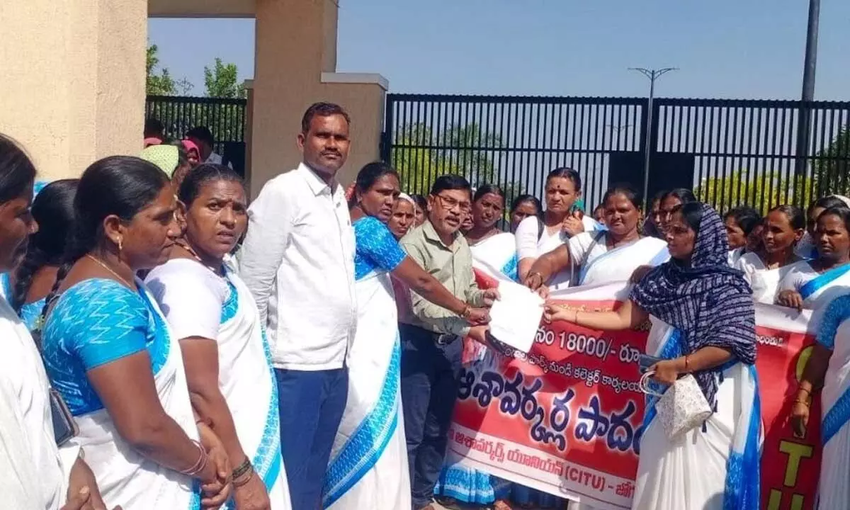 Asha workers push for fixed salaries