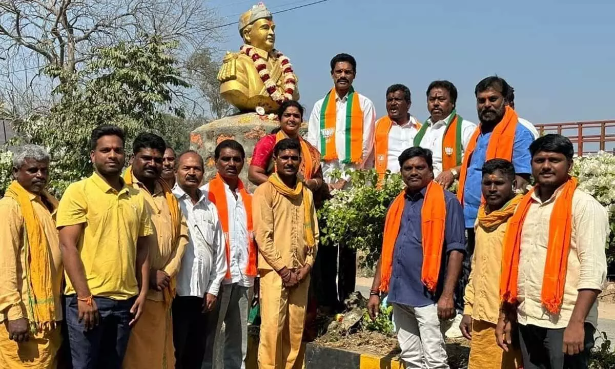 BJP Leaders Honor Netaji Subhash Chandra Bose on His 128th Birth Anniversary in Gadwal