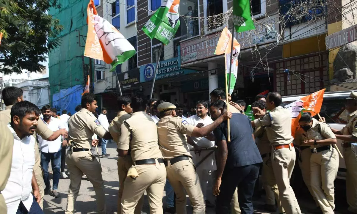 Congress and BJP members clash during protest