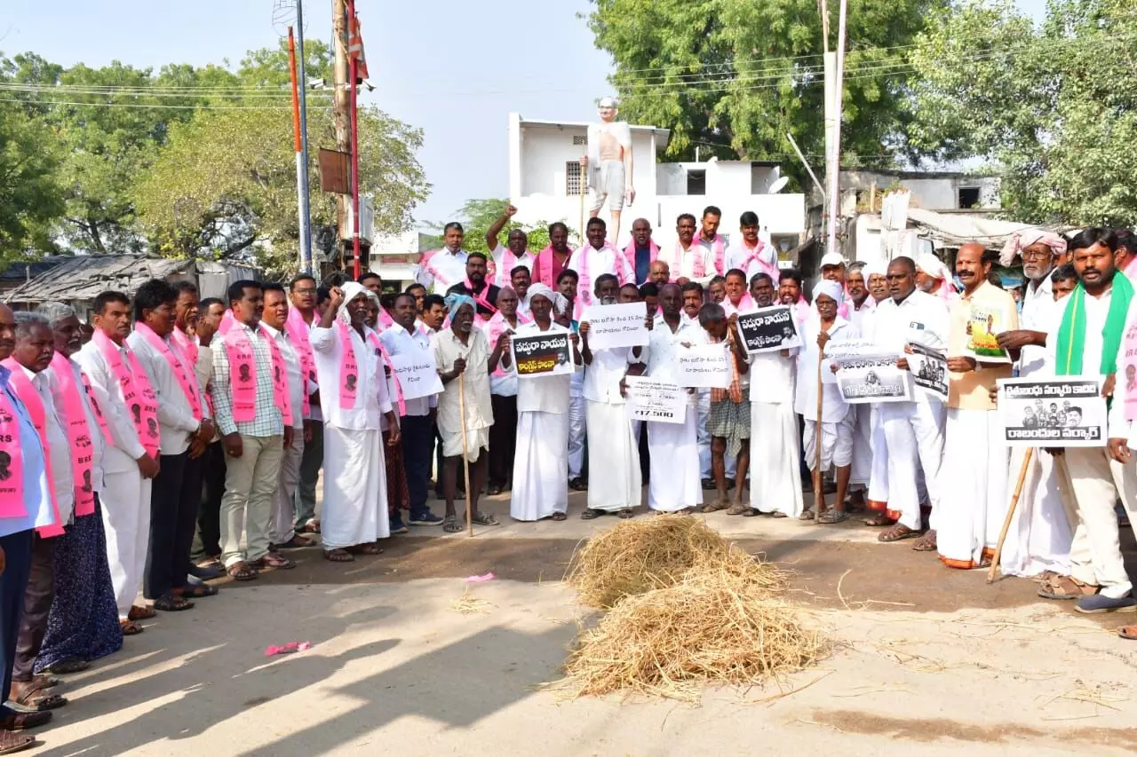 Farmers and Women Workers Protest by Burning Warangal Declaration Promises