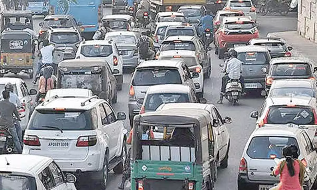 Festive traffic slows down Hyd-Vij highway