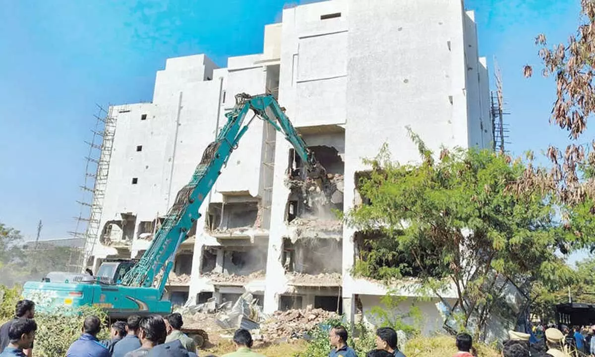 HYDRA demolishes 5-storey building in Madhapur