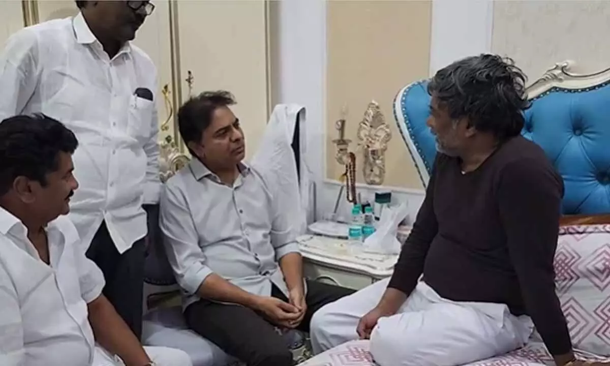 KTR Visits Former Minister Padma Rao's Home