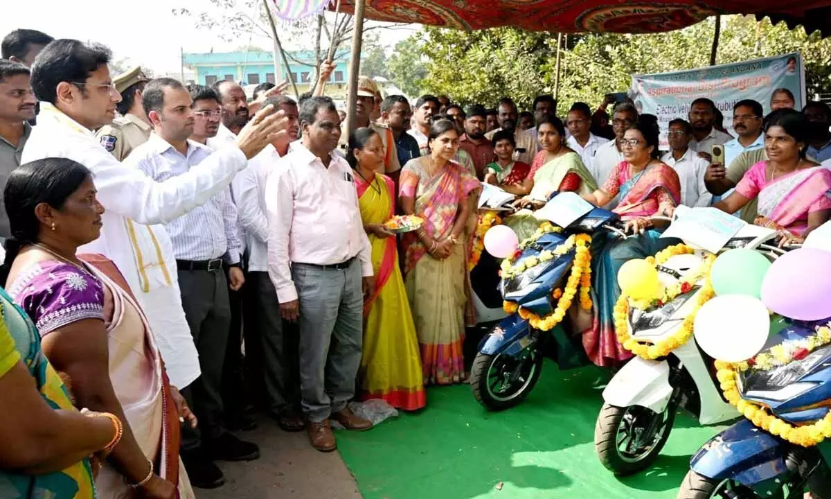 Minister hands out e-scooters to Anganwadi supervisors