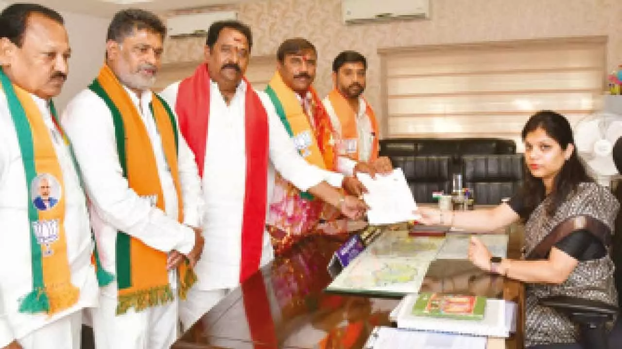 BJP’s Anji Reddy files nomination in Karimnagar