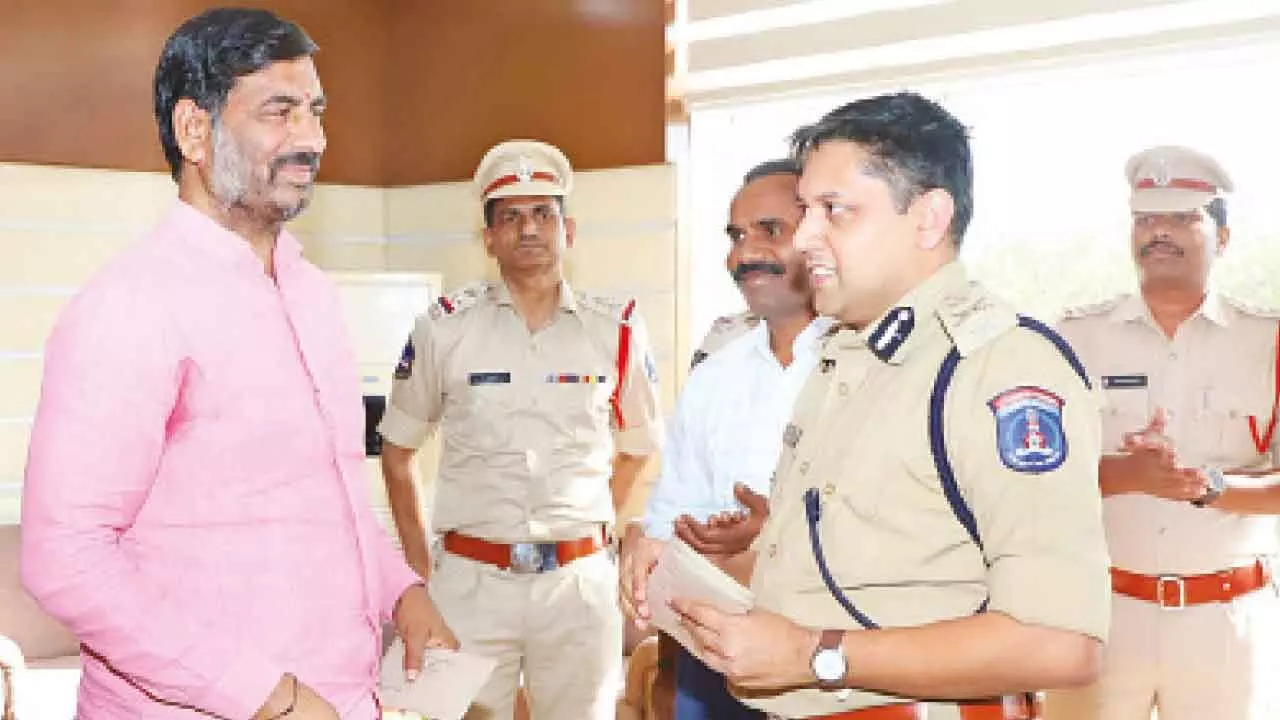 Cyberabad CP praises officers for bravery in firing incident