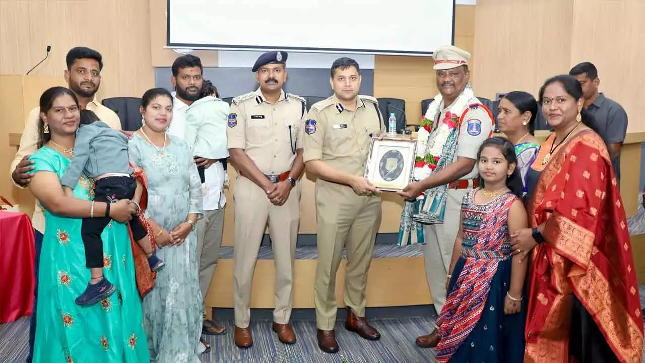 Cyberabad police honor retiring officers