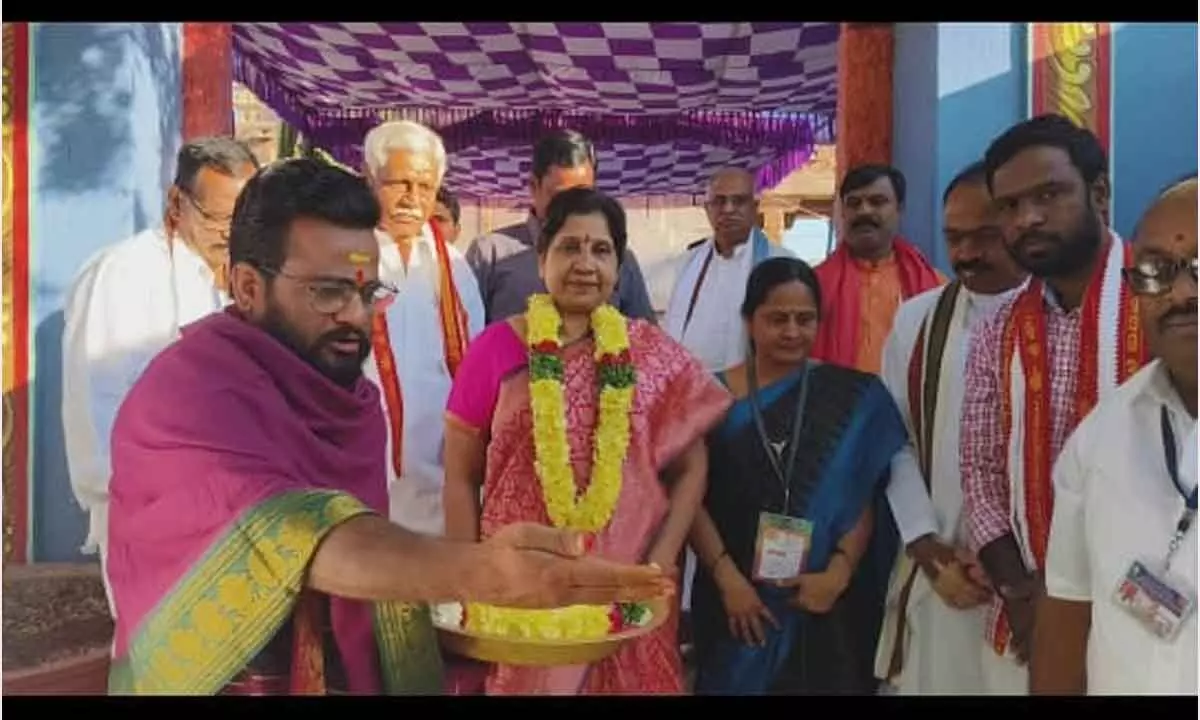 Dignitaries Join Sri Jogulamba Ammavari Annual Brahmotsav and Sahasra Ghata Abhishekam.