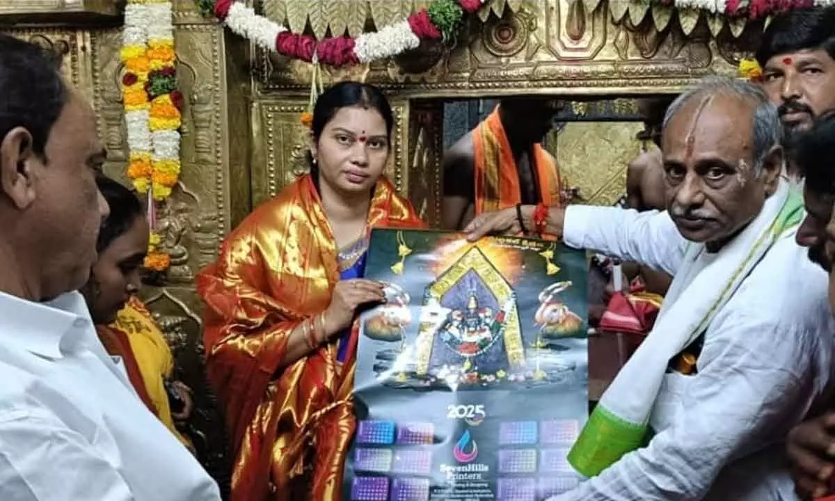 Former ZP Chairperson Sarithamma and Ex-Municipal Chairman B.S. Keshav Join Annadanam Event at Maldakal Temple