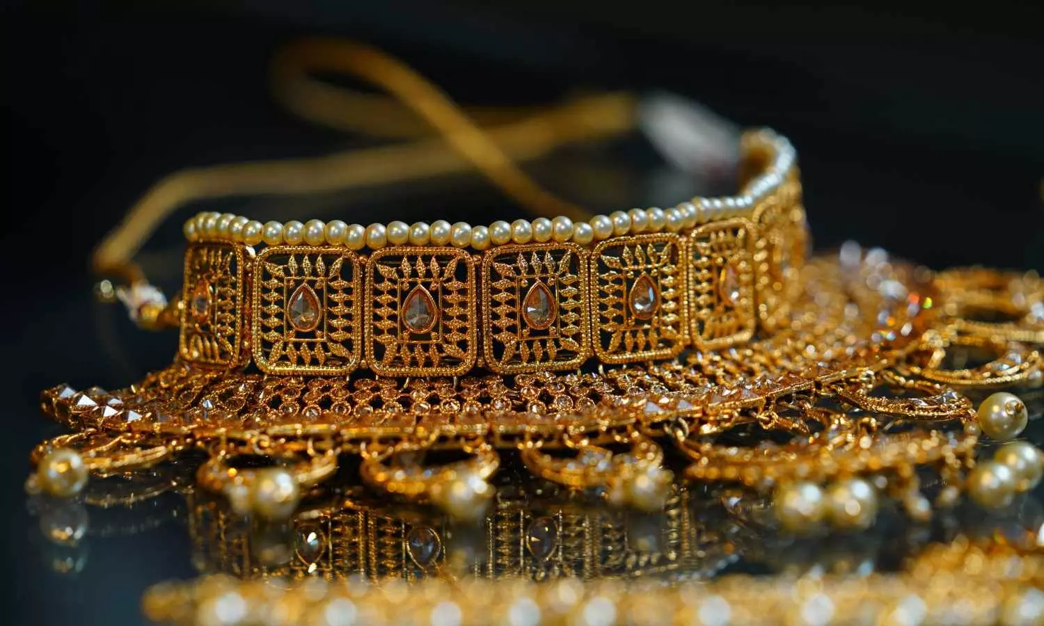 Gold prices rise in Hyderabad with a Rs 220 increase on February 25