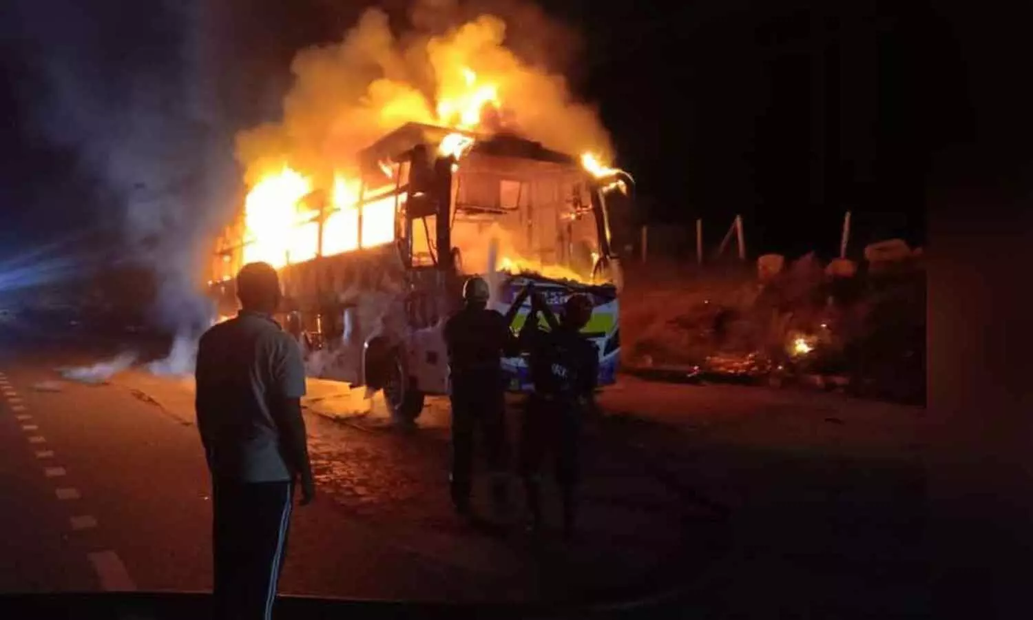 Passengers Safely Escape as Fire Erupts on Bengaluru-Hyderabad Bus