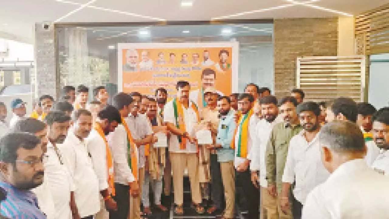 Ponguleti Sudhakar supports BJP MLC candidate in campaign