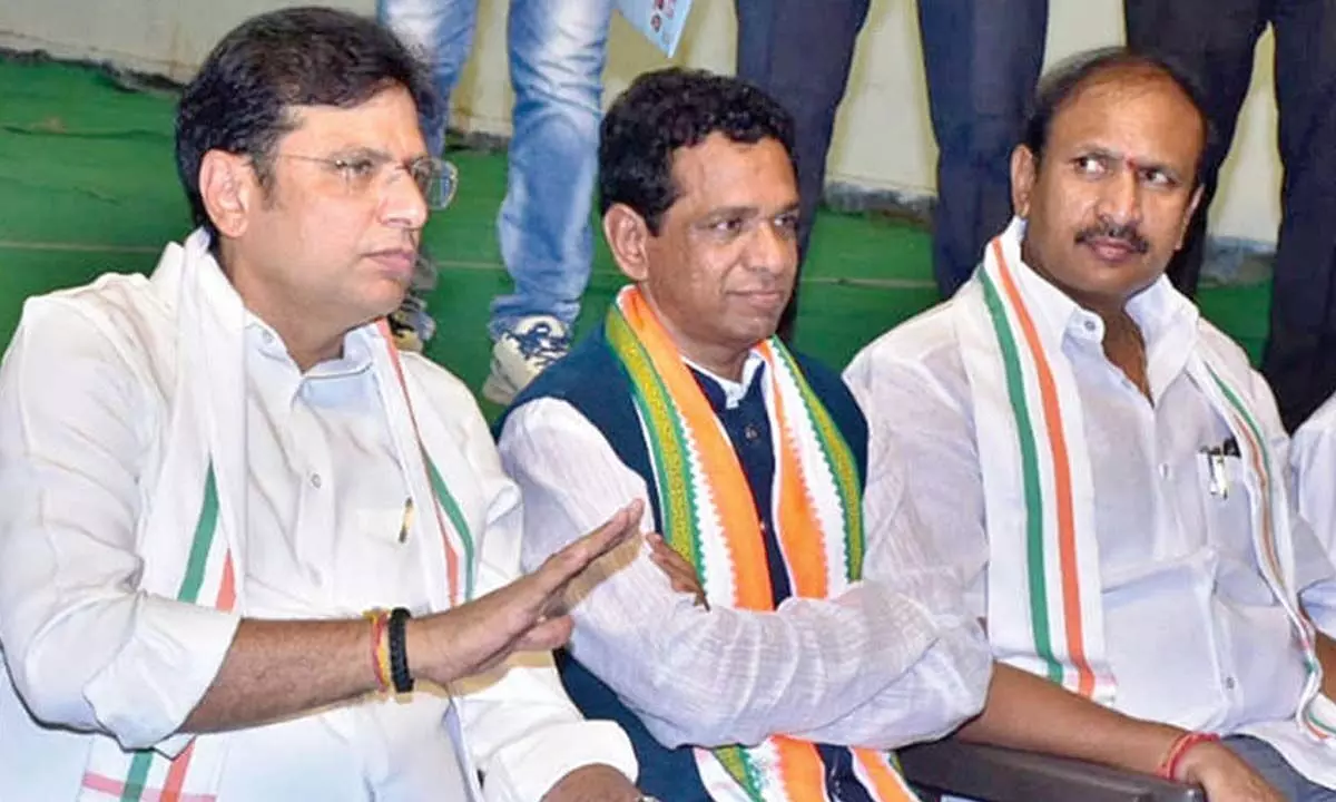 Sridhar Babu urges Congress workers to support Narender Reddy's victory