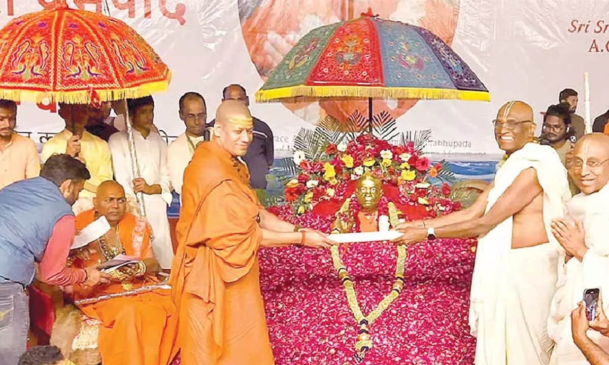 Srila Prabhupada honored with ‘Vishwa Guru’ title