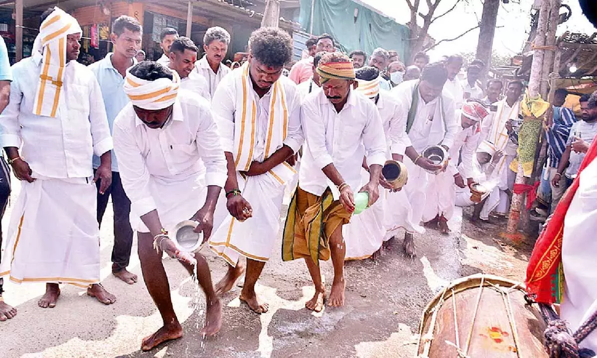 Thousands of devotees gather in Medaram for the start of the four-day Sammakka Saralamma Jatara.