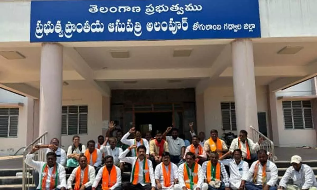 BJP Leaders Protest, Urge Immediate Opening of 100-Bed Hospital at Alampur X Road