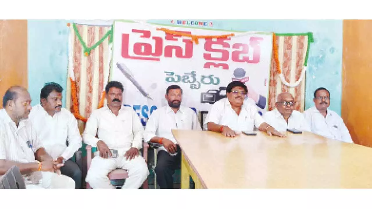 Gouds hold Minister Jupally responsible for Neera cafe closure