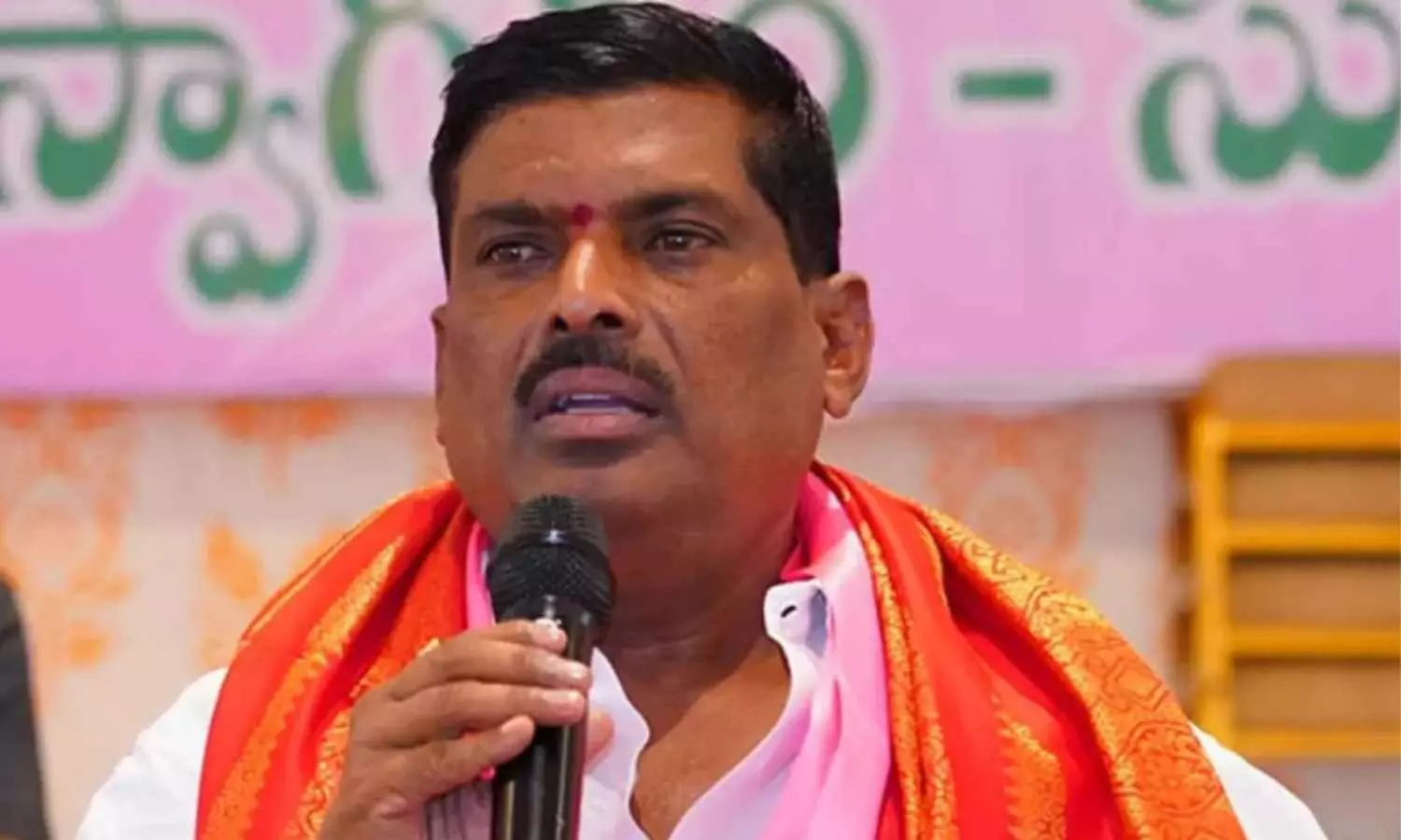 Mahipal Reddy's Meeting with KCR Fuels Political Buzz in Telangana