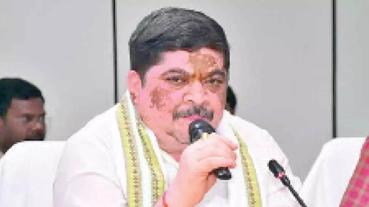 Ponnam criticizes BRS for protesting MLA suspensions