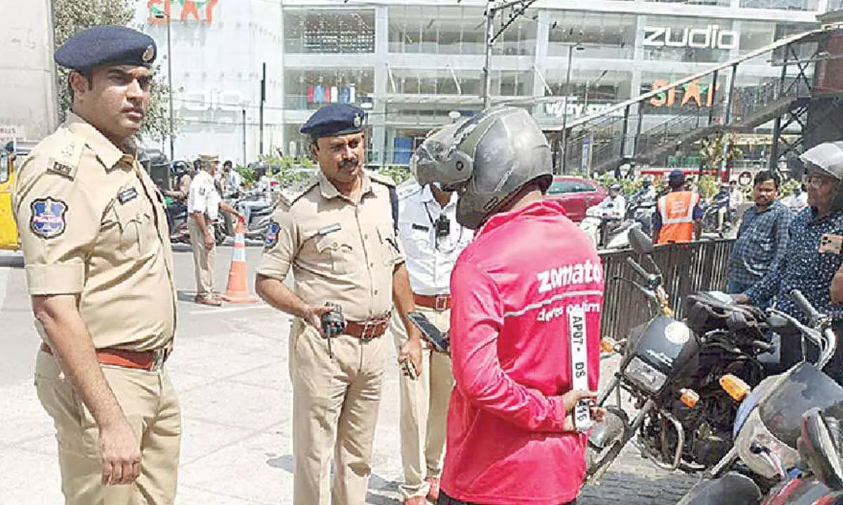 Traffic police issue over 5,000 fines to violators